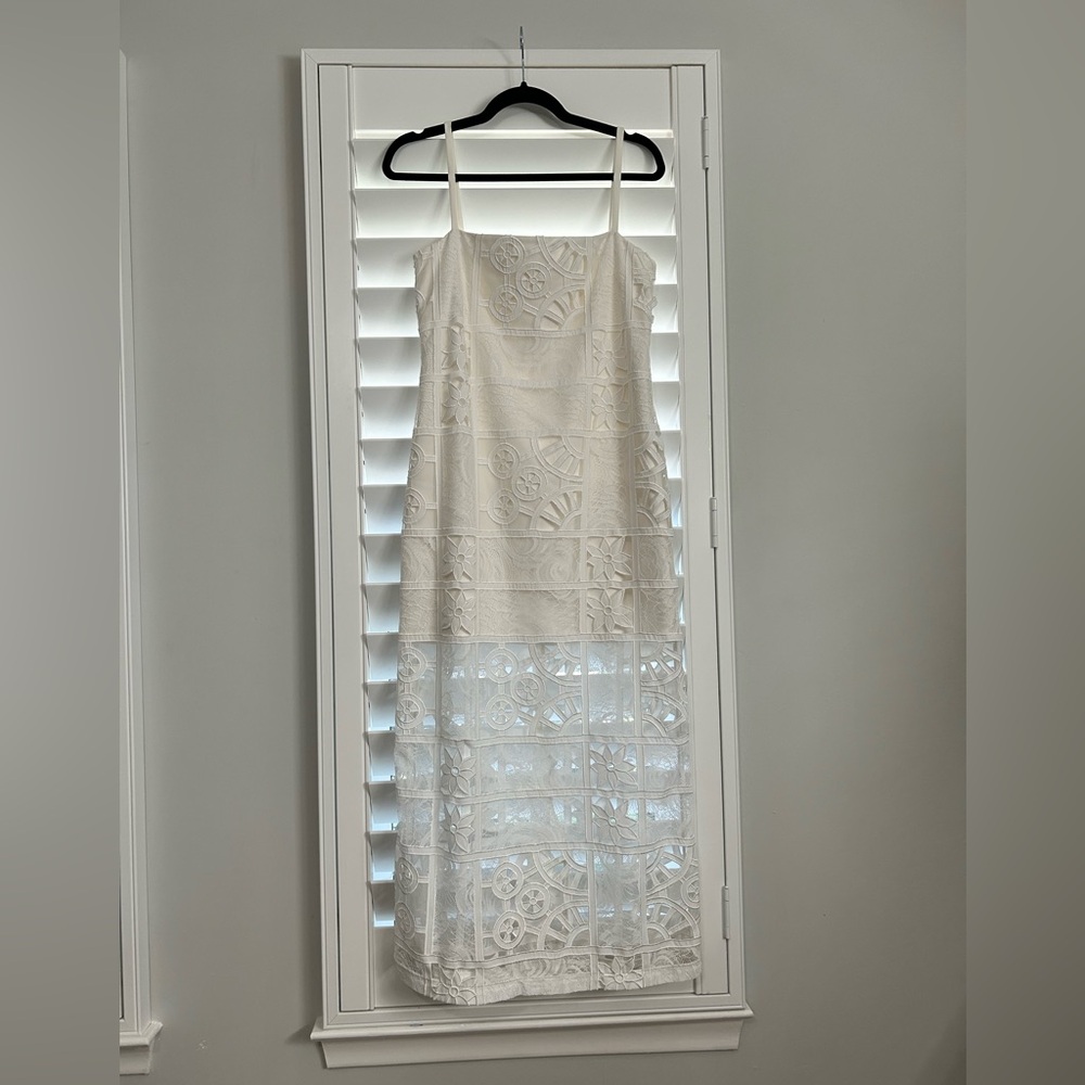 Alexis
Bronze Sleeveless Eyelet MidiDress
White French Lace, small